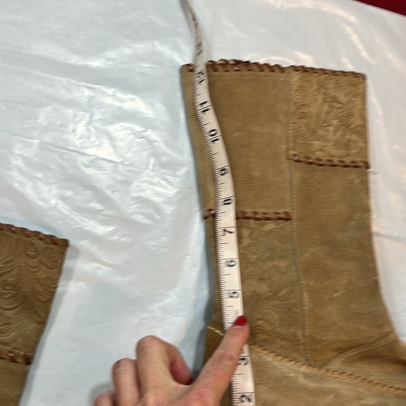 Luichiny ITALY 40 TAN SUEDE leather tall boots Embossed FLOWERS Square Toe 7 USA - Picture 13 of 16